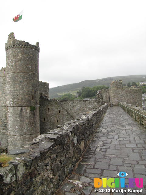 SX23720 Harlech Castle walls